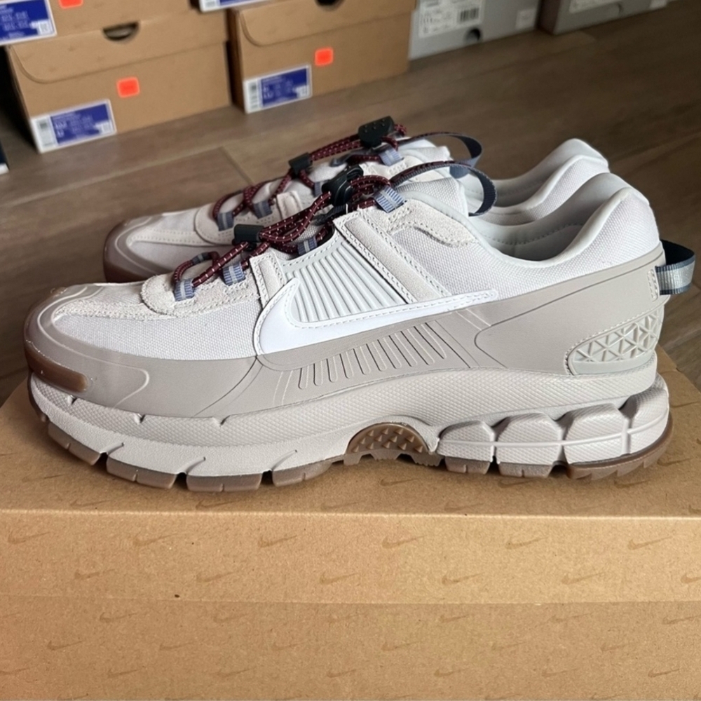 Nike Men's Zoom Vomero Roam | College Gray Gum NEW | Wet Weather
